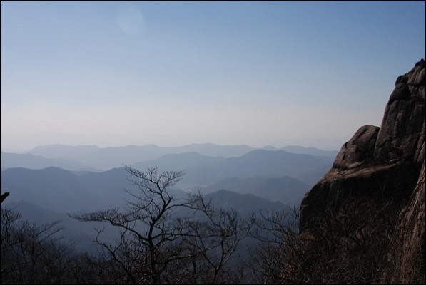 신선대에서 경업대로 하산길에 바라본 전경 